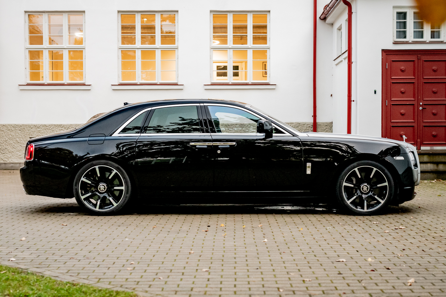 Rolls-Royce Ghost — Classic Black